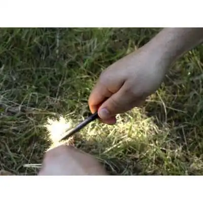 Pierre à feu avec boussole intégrée et grattoir 11cm BCB